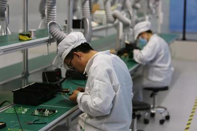 節(jié)后復(fù)工生產(chǎn)忙，起步區(qū)企業(yè)以計(jì)算機(jī)網(wǎng)絡(luò)工程為引擎，全力沖刺首季“開(kāi)門(mén)紅”